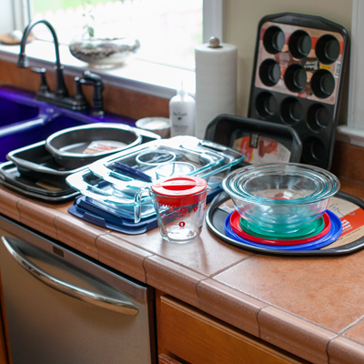 BAKER'S SECRET® 25-Piece Bakeware Set - Everything you need to make delicious baked goods at home.  Set includes:  6-piece Pyrex® glass mixing bowls, 8-piece Pyrex® glass Bake N' Store and  2-cup Pyrex® glass measuring cup with lid.  Also includes a large cookie sheet, 2 medium cookie sheets, 13" x 9" x 2" oblong pan,  12-cup muffin pan,  large loaf pan, two 9" round cake pans and a 14" pizza pan from Baker's Secret®.